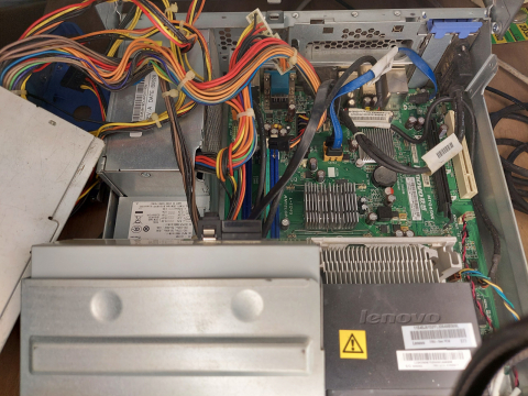 Case PC lenovo G41 giá 300.000 VNĐ ( Hết )