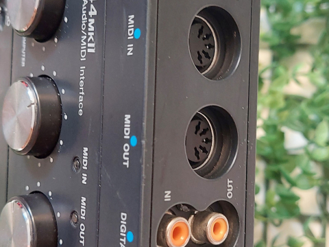 Soundcard TASCAM US-144MK giá 3.400.000 VNĐ
