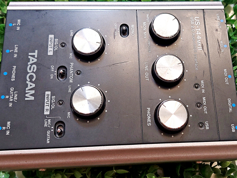 Soundcard TASCAM US-144MK giá 3.400.000 VNĐ